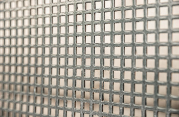 Níquel ou inox: Como escolher o material ideal para telas industriais